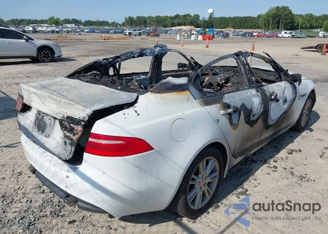 2017 Jaguar Xe 25T Premium z USA, uszkodzony, nr VIN SAJAD4BG0HA954782